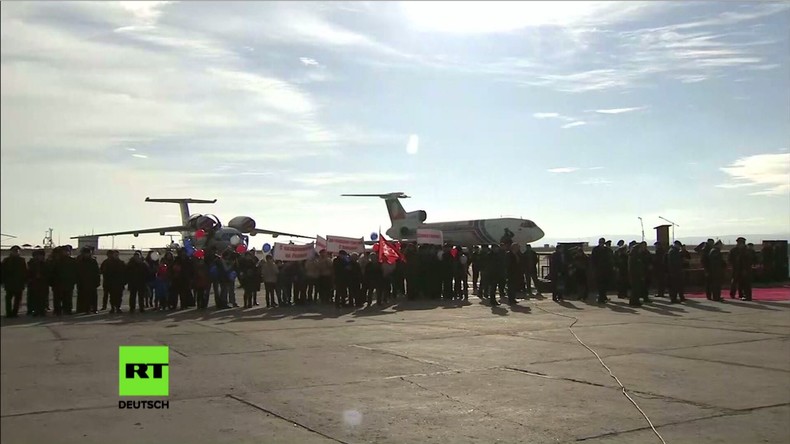 Nach Abzug aus Syrien: Erste russische Soldaten erreichen Mosdok-Flughafen in Nordossetien