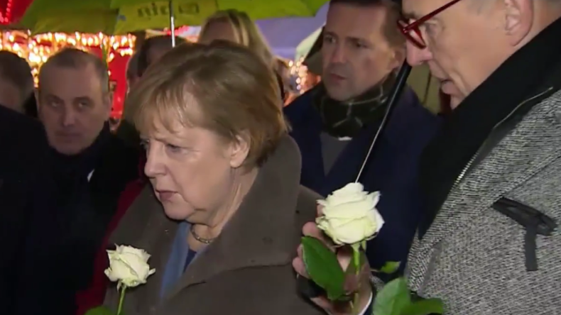 Nach schwerer Kritik der Terror-Opfer: Merkel besucht Weihnachtsmarkt am Breitscheidplatz