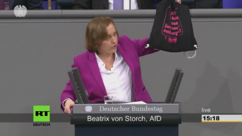 Protestrufe bei von Storchs erster Bundestagsrede: "SPD, Linke und Grüne unterstützen Extremisten"