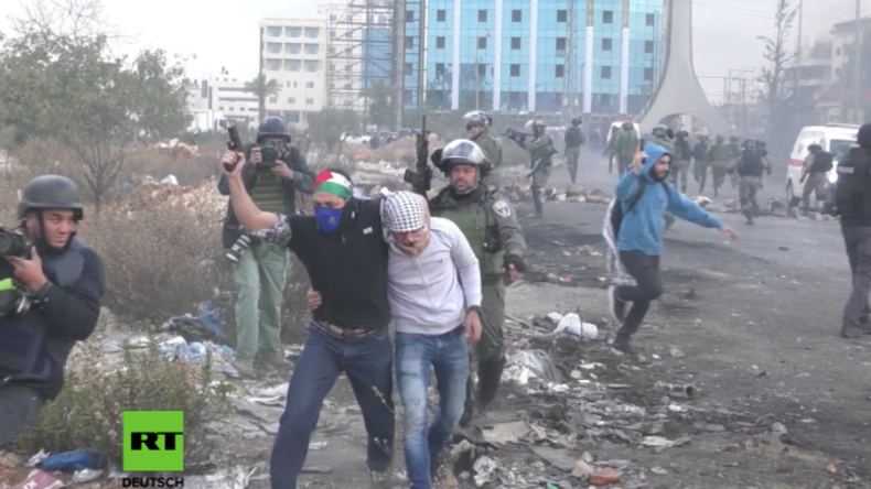 Israelische Soldaten mischen sich verkleidet in Palästinenser-Protest und greifen zu