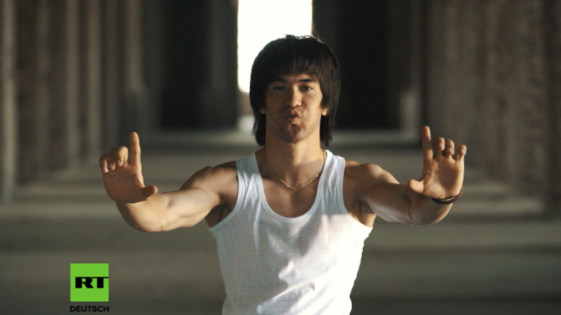 Das ist "Afghanistans Bruce Lee" und auch er will Kampfkünstler für Hollywood werden