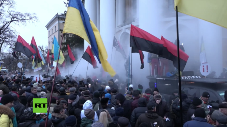 Kiew: Sturm auf Kulturzentrum - Saakaschwili und seine Anhänger stoßen schwer mit Polizei zusammen