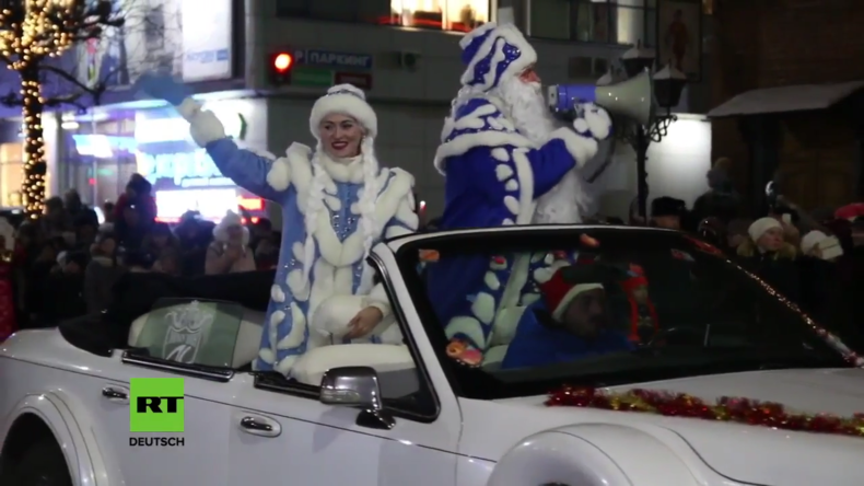 Väterchen Frost in Russland -  Ded Moros und Snegurotschka wünschen ein frohes Fest
