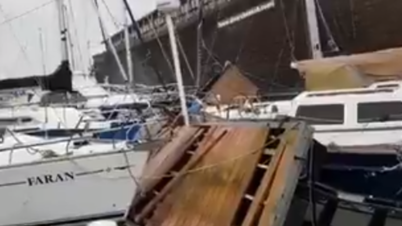 Niederlande: "Arche Noah" reißt sich bei heftigem Sturm los und kracht in andere Boote 
