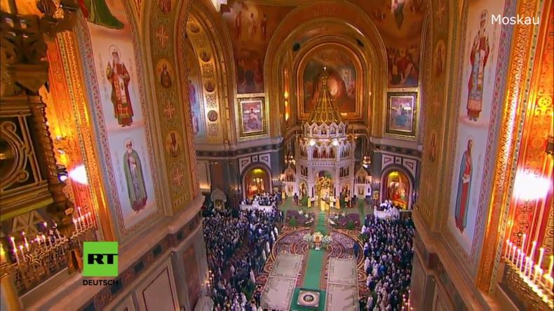 Russland begeht feierlich das orthodoxe Weihnachtsfest - Putin besuchte Sankt Petersburg
