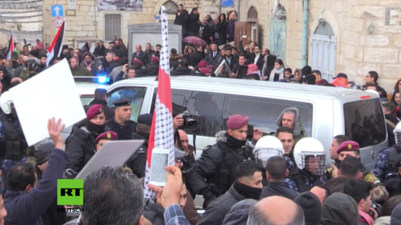 Palästina: Dutzende greifen Wagenkolonne von Patriarch Theophilos III. von Jerusalem an