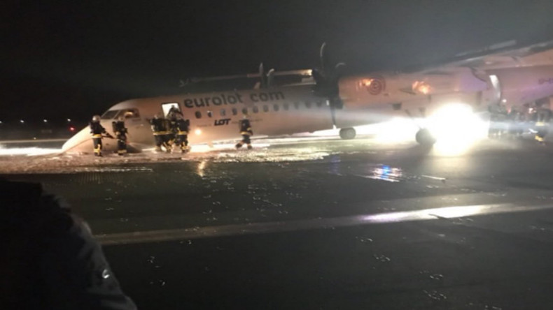 Bruchlandung von Passagiermaschine am Warschauer Flughafen (Bilder) 