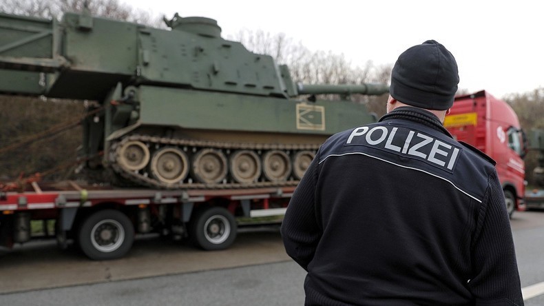 Deutsche Verkehrspolizei stoppt US-Panzertransport auf A4