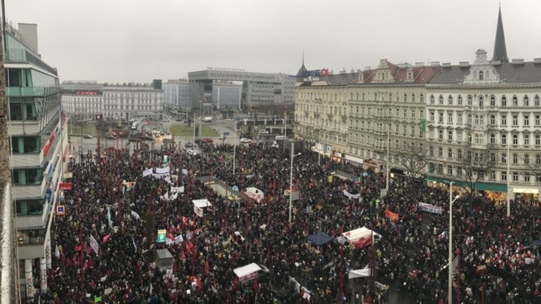 Wien: Tausende gehen im Protest gegen rechtskonservative Regierung auf die Straßen