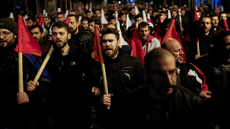 Athen: Heftige Zusammenstöße bei Protesten gegen Sparpaket und verschärftes Streikrecht 