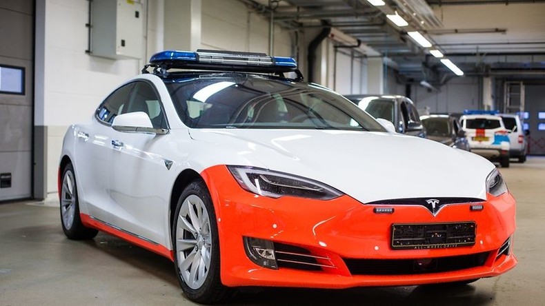 Dienstfahrzeug von Tesla: Luxemburgische Polizei stellt erste elektrische Streifenwagen vor