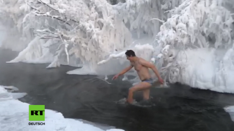 Russland: Deutscher Tourist springt bei -50 Grad in Fluss und erntet Jubel von Einheimischen