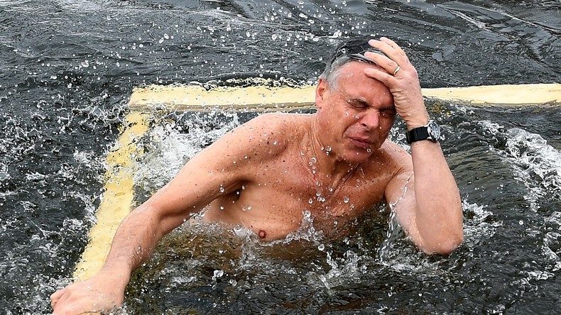 Eistaufe während der Eiszeit: US-Botschafter Huntsman badet in eisigem Wasser bei Moskau
