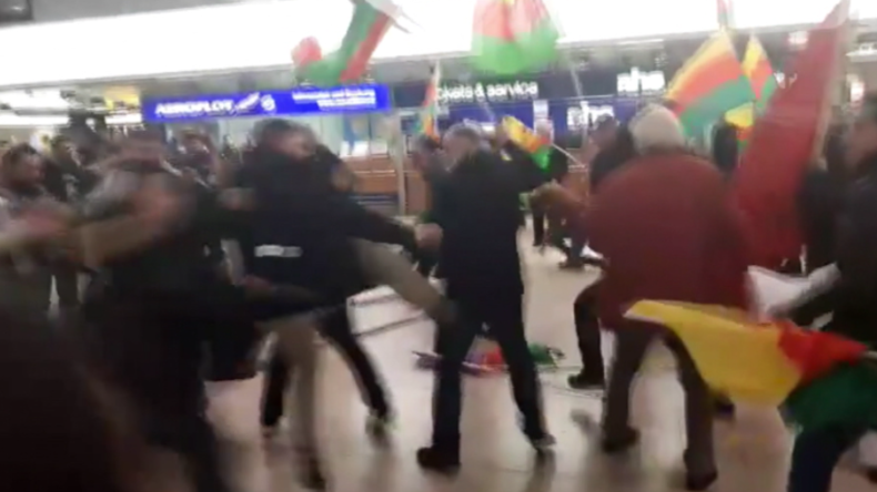 Hannover: Kurden vs. Türken - Massenschlägerei zwischen Erdogan- und YPG-Anhängern am Flughafen