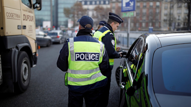 Bon appetit! Französische Polizei bestraft Autofahrer für Genuss von Foie-Gras und Film am Steuer