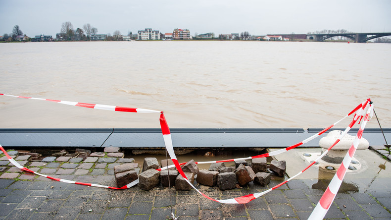 Rhein treibt vermissten toten Mann 114 Kilometer weiter nach Holland