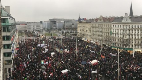 Wien: Tausende gehen im Protest gegen rechtskonservative Regierung auf die Straßen