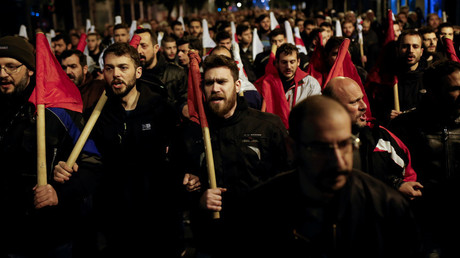 Athen: Heftige Zusammenstöße bei Protesten gegen Sparpaket und verschärftes Streikrecht