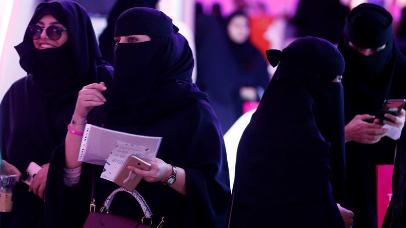 Mehr als 100.000 saudische Frauen bewerben sich um 140 Arbeitsstellen bei Passkontrolldienst 