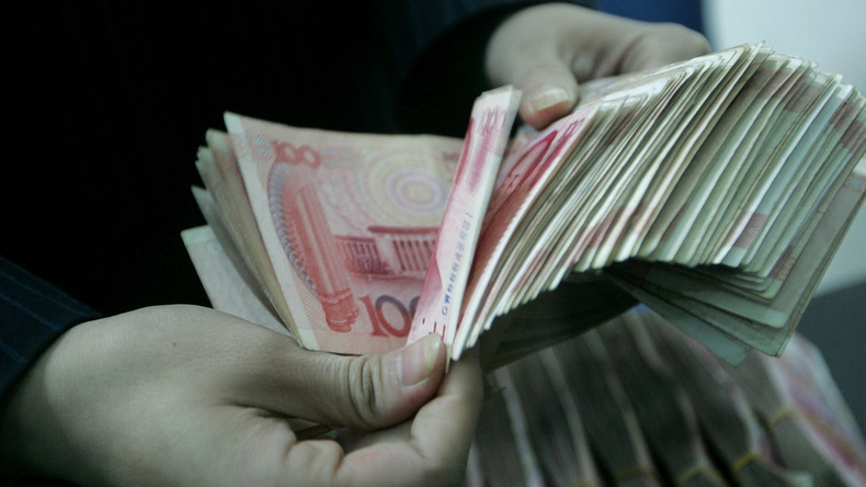 Zwei Männer in China nach Wettstreit im Geldverbrennen bestraft