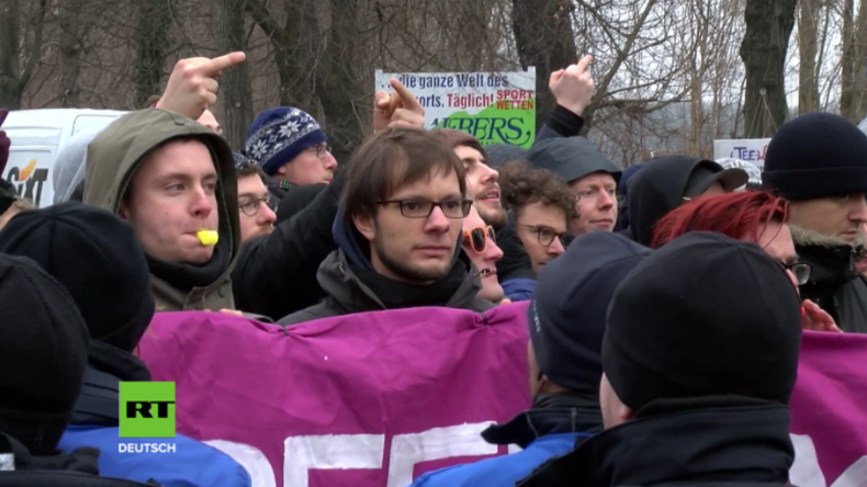 Rechte veranstalten Fackelmarsch für bombardiertes Dresden – Antifaschisten protestieren dagegen