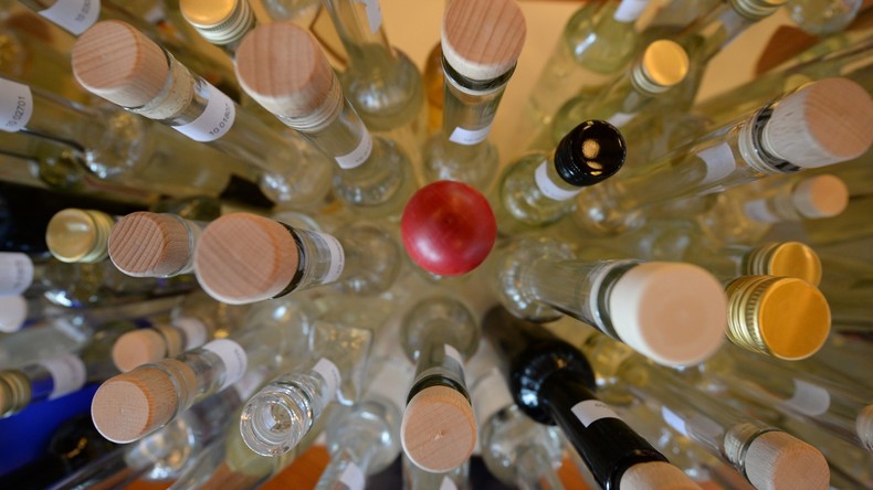 Promillefahrer will 153 Schnapsflaschen im Kofferraum aus Österreich nach Deutschland schmuggeln 