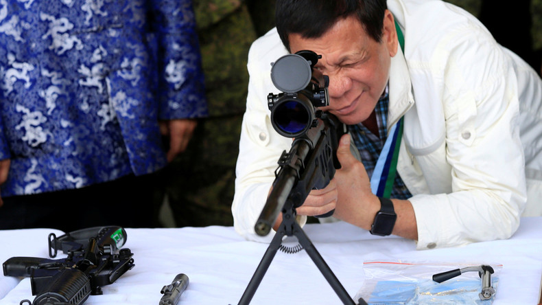 Duterte: Philippinische Soldaten sollen im Kampf gegen weibliche Rebellen "in die Vagina schießen"