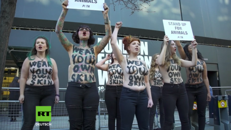Mit nackten Brüsten gegen Pelz: Peta-Aktivistinnen protestieren im Femen-Stil in London 