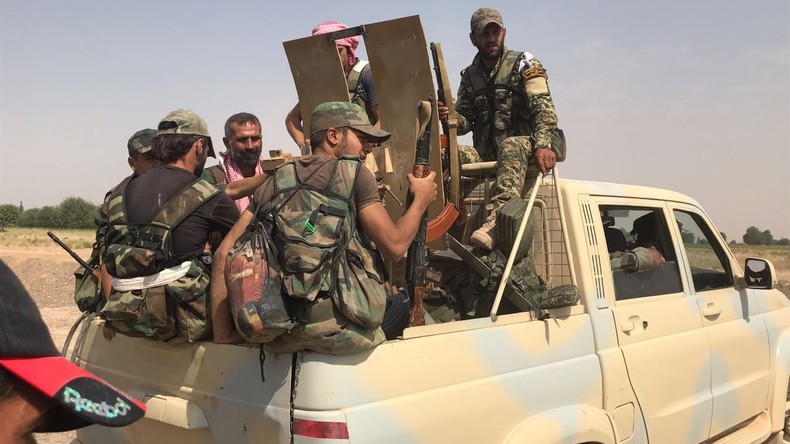 Erste Videos und Bilder: Regierungsnahe Miliz marschiert in Afrin ein