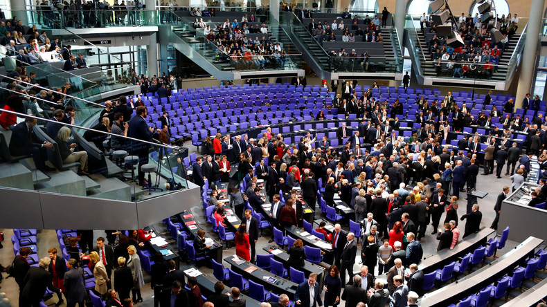 LIVE: Bundestagssitzung zu befristeten Arbeitsverträgen, Vollverschleierung und kostenlosem ÖPNV