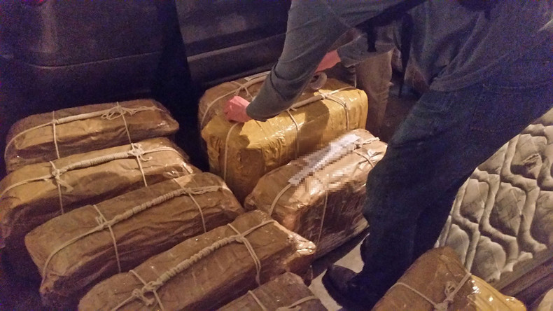 Mehl statt Koks: Russische Botschaft und argentinische Behörden nehmen Drogenschmuggler hoch 