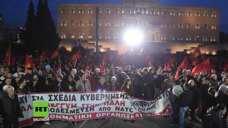 Athen: Zunehmende Spannungen wegen NATO und Türkei - Tausende marschieren gegen Krieg 
