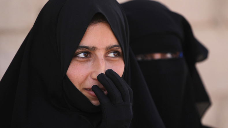 US-Polizei zahlt drei Musliminnen je 60.000 Dollar Entschädigung für abgerissenen Hidschab 