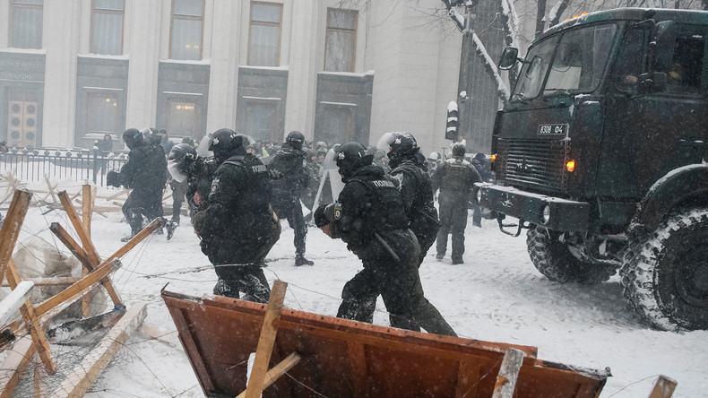 Auseinandersetzungen vor Parlament in Kiew: Zehn Verletzte und 50 Festnahmen