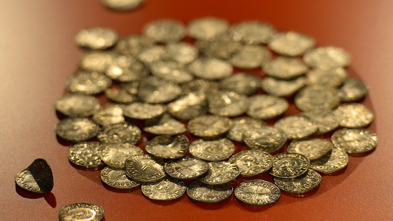 Münzen im Wert von 30.000 Euro fahren ohne Besitzer im Zug weiter 