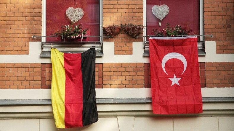 Studie: Merkel erfreut sich bei Deutschtürken größerer Beliebtheit als Erdoğan