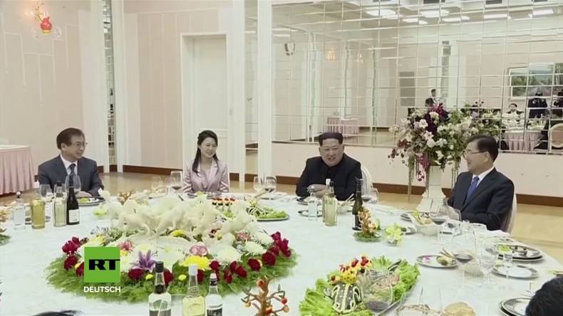 Kim Jong-un trifft zu "brüderlichem und herzlichem" Abendessen mit Delegation aus Südkorea zusammen