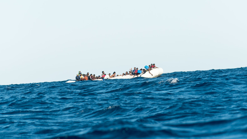 Libysche Küstenwache rettet 125 Migranten in Seenot