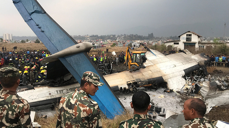 Flugzeug auf Flughafen von Kathmandu verunglückt - mindestens 39 Tote [FOTOS]