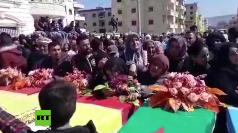 Afrin: Hunderte Trauernde setzen jüngste Opfer türkischer Angriffe bei