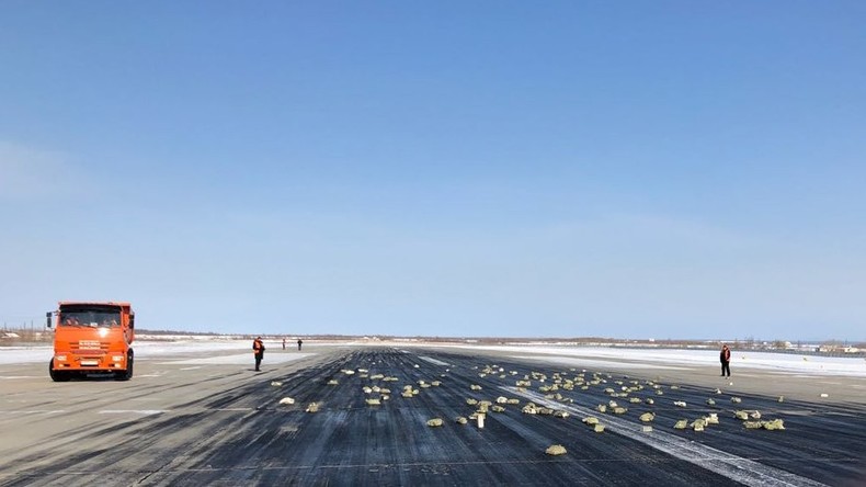Goldregen: Russisches Transportflugzeug verliert beim Abflug über neun Tonnen Edelmetallbarren