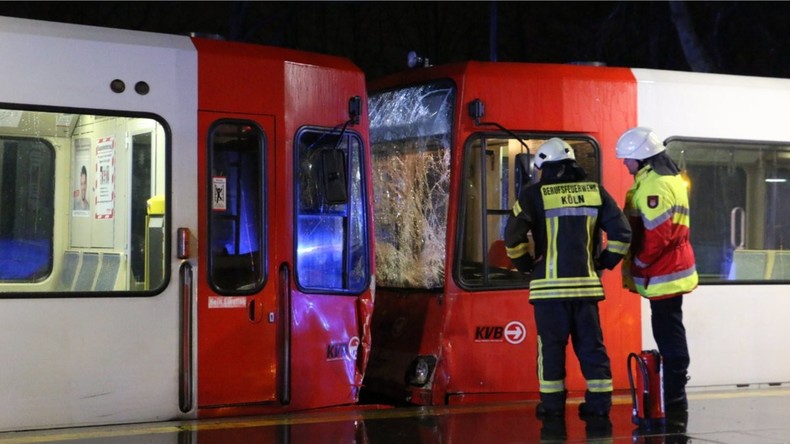 43 Verletzte bei Straßenbahn-Unfall in Kölner Innenstadt - Fahrer wohl alkoholisiert