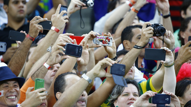 Reisetipp des NRW-Innenministeriums: "Bitte keine Smartphones zur Fußball-WM in Russland mitnehmen!"