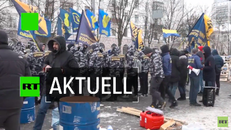 Protestaktionen von Nationalisten in Kiew: Toiletten als Wahlkabinen (Video)