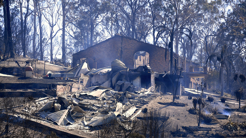 Über 70 Häuser in australischer Küstenstadt durch Feuer zerstört