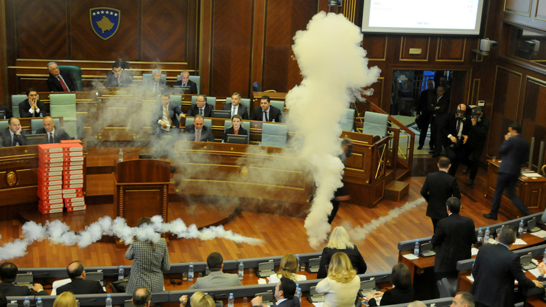 Tränengas im Kosovo-Parlament: Ratifizierung von Grenzabkommen mit Montenegro verschoben