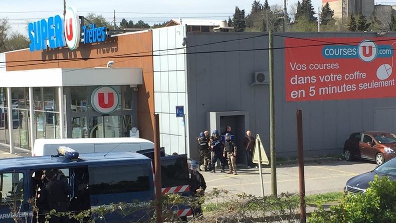 Geiselnahme in Frankreich: Mindestens zwei Tote, Angreifer bekennt sich zum IS