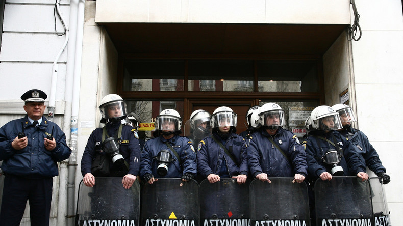 Polizei nimmt Schleuser und Dutzende Migranten in Griechenland fest 