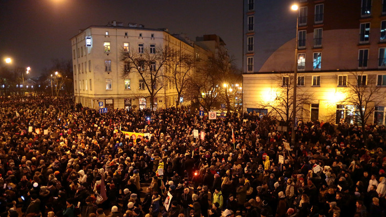 Polen demonstrieren gegen strengere Abtreibungsgesetze