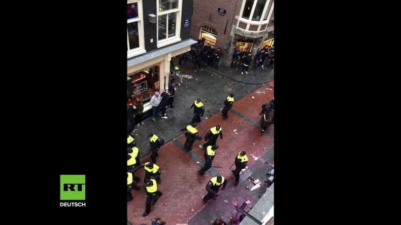 Über 100 Personen festgenommen: England-Fans sorgen nach Länderspiel für Chaos in Amsterdam